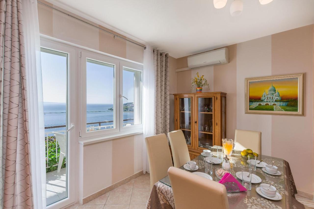Apartment And Rooms Tatjana Omis Bagian luar foto