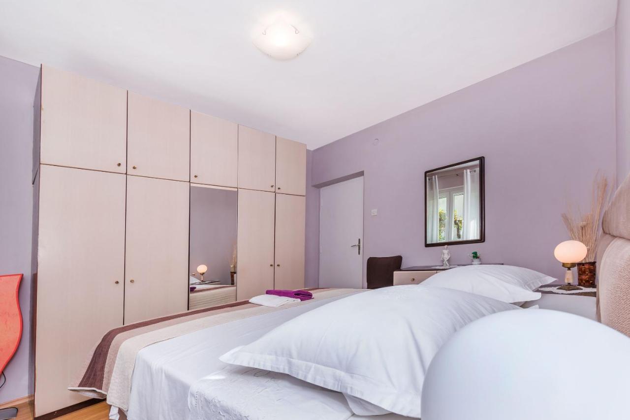 Apartment And Rooms Tatjana Omis Bagian luar foto